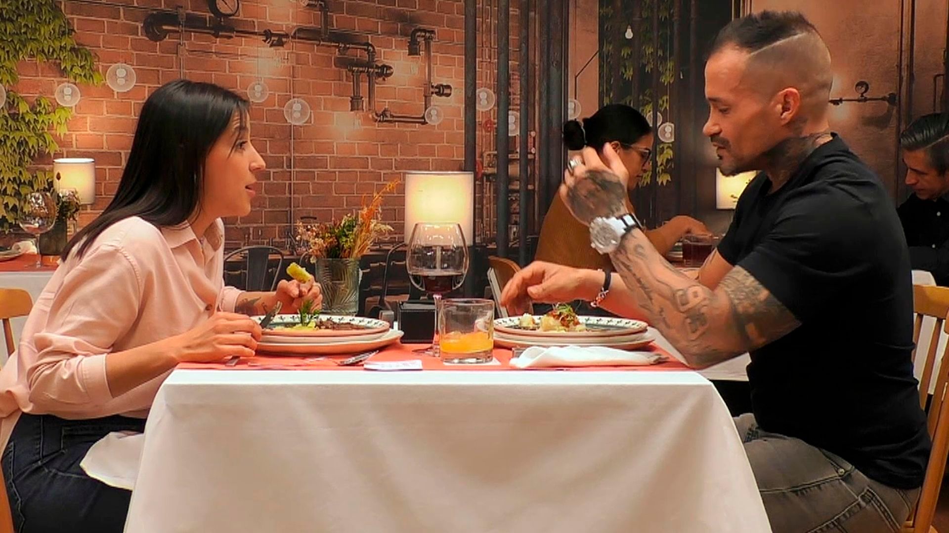 vicky-y-sergio-tienen-una-tensa-cena-llena-de-pullas-esta-cita-es-un-toston-16-9-aspect-ratio-defaul_da39 vicky-y-sergio-tienen-una-tensa-cena-llena-de-pullas-esta-cita-es-un-toston-16-9-aspect-ratio-defaul_da39