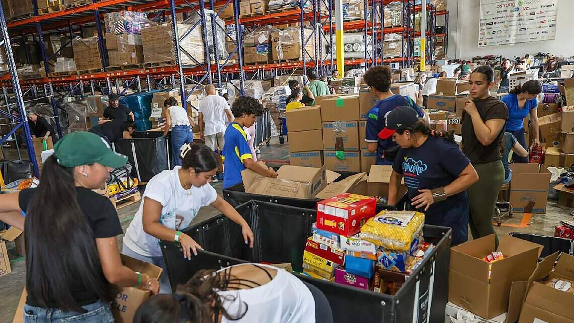 Voluntarios ayudan en la cooperación internacional tras el terremoto de Colombia Voluntarios ayudan en la cooperación internacional tras el terremoto de Colombia