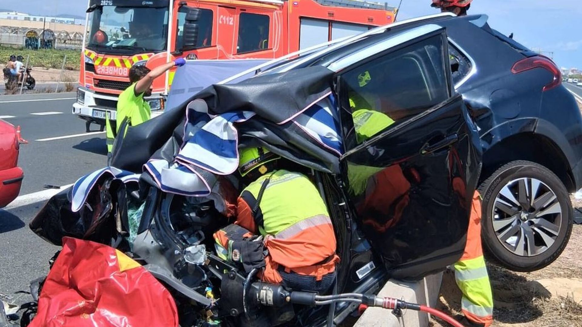 Accidente mortal entre siete vehículos en la V-21 en Foios (Valencia) Accidente mortal entre siete vehículos en la V-21 en Foios (Valencia)