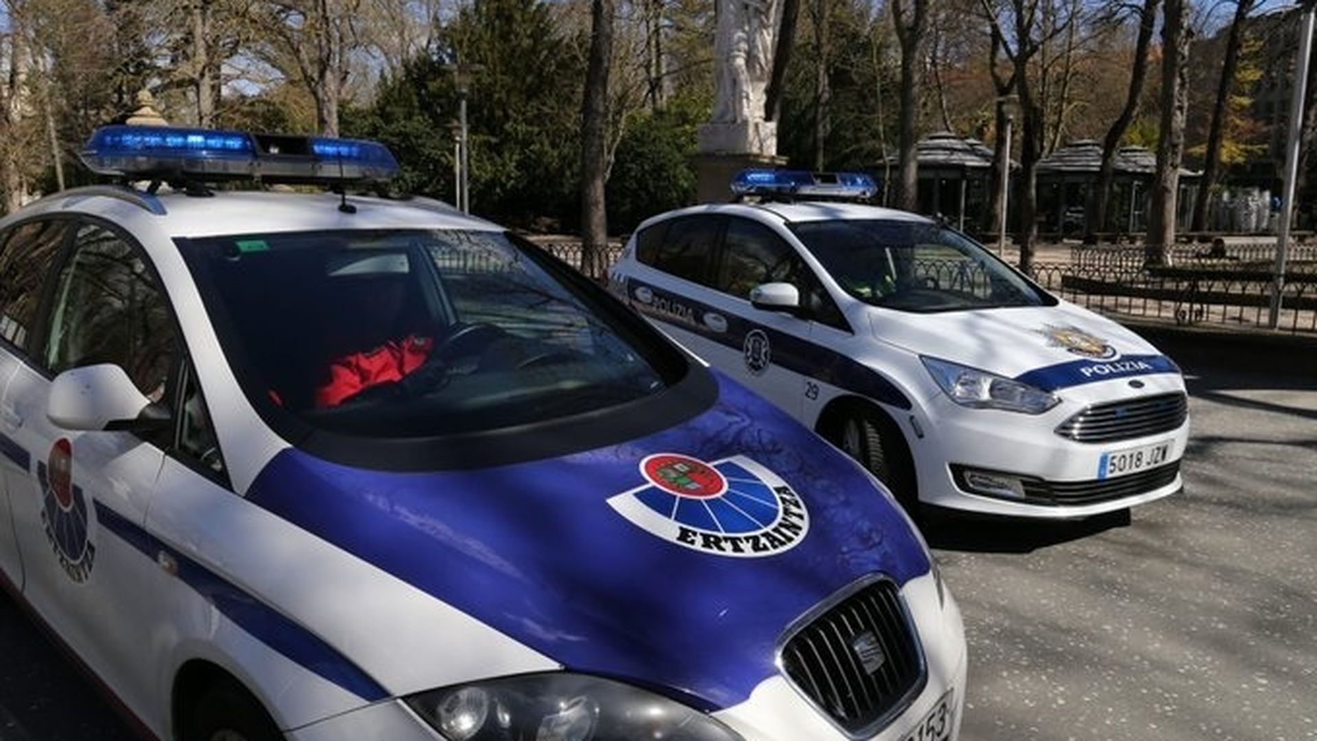 Cuatro detenidos en Bizkaia acusados de agredir sexualmente a una menor de 14 años Cuatro detenidos en Bizkaia acusados de agredir sexualmente a una menor de 14 años