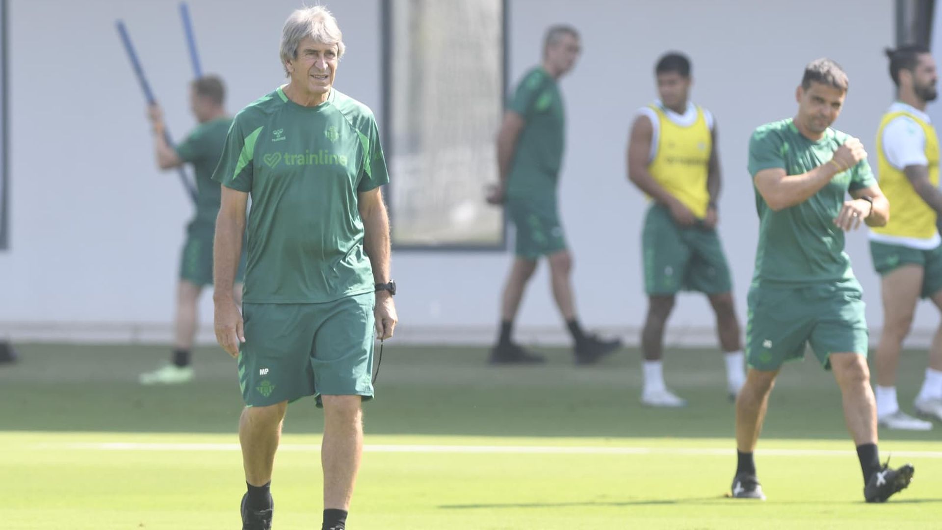 Manuel Pellegrini, en el entrenamiento del Betis de este miércoles Manuel Pellegrini, en el entrenamiento del Betis de este miércoles