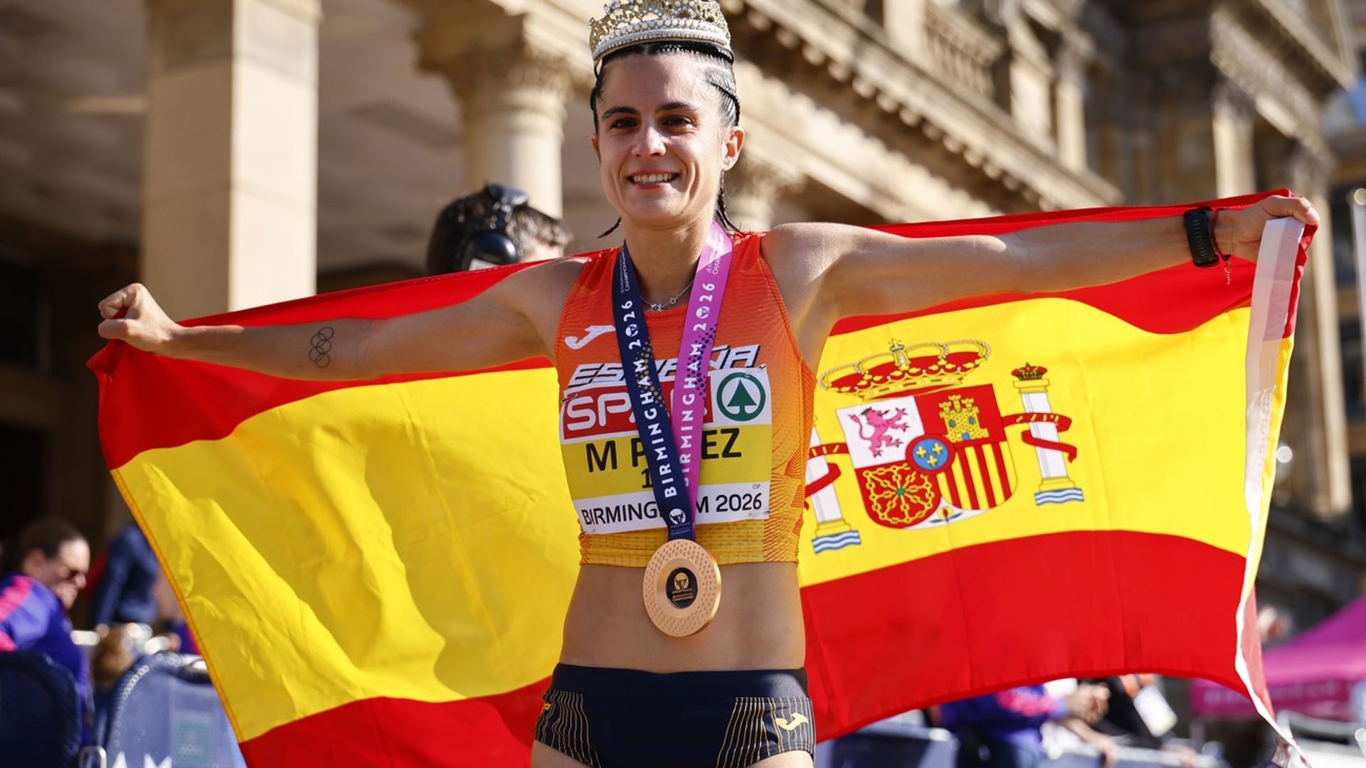 María Pérez posa tras ganar el oro en el Europeo de Birmingham 2026