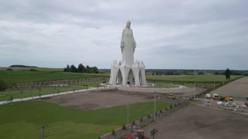 Polonia inaugura la Virgen María más grande de toda Europa con 55,6 metros de altura: quién la ha financiado y dónde se encuentra
