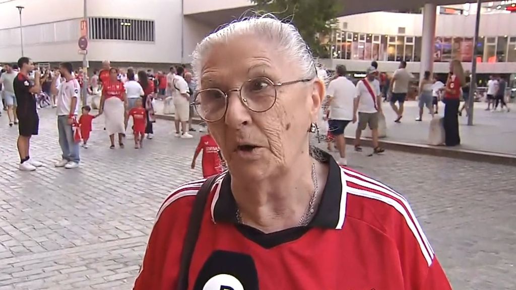 La historia de Antonia: 75 años de vida y 22 de carné con el Sevilla