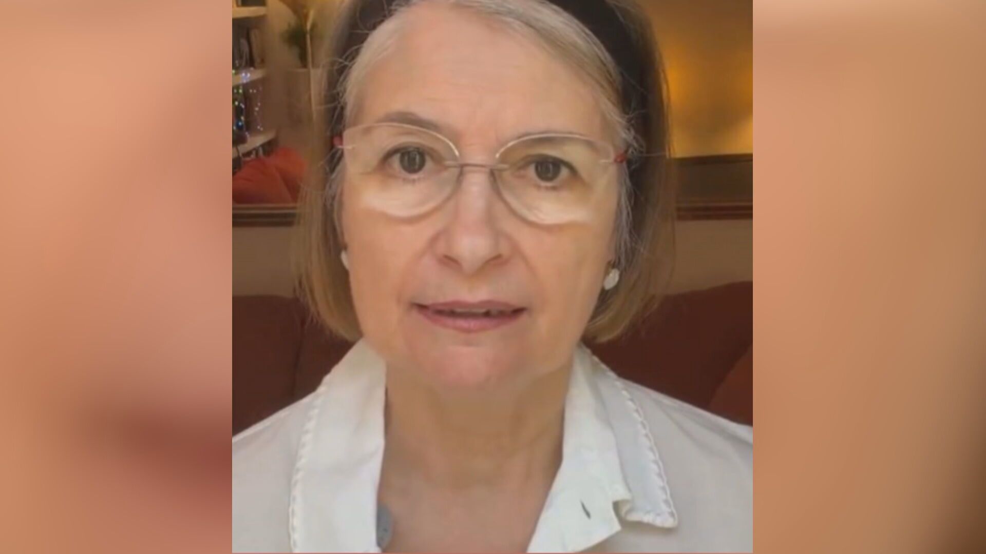 La actriz Assumpta Serna cuida de su madre de cien años.