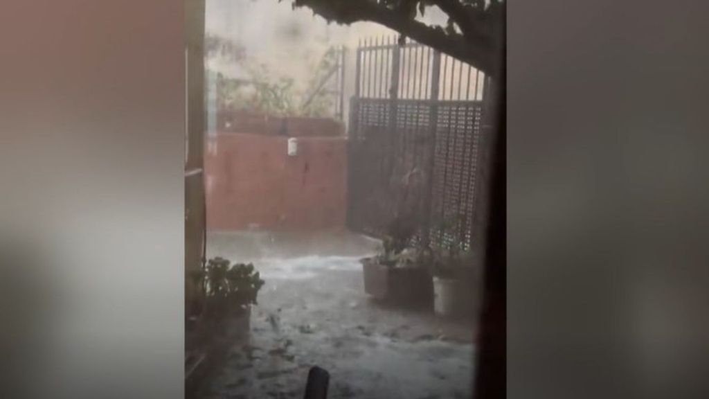 Las tormentas dejan más de 140 letros en el interior de Castellón y Aemet eleva a alerta naranja las lluvias en Valencia