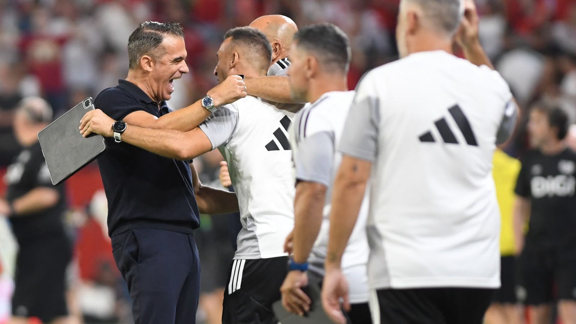 Luis García Plaza, celebrando el gol de Peque