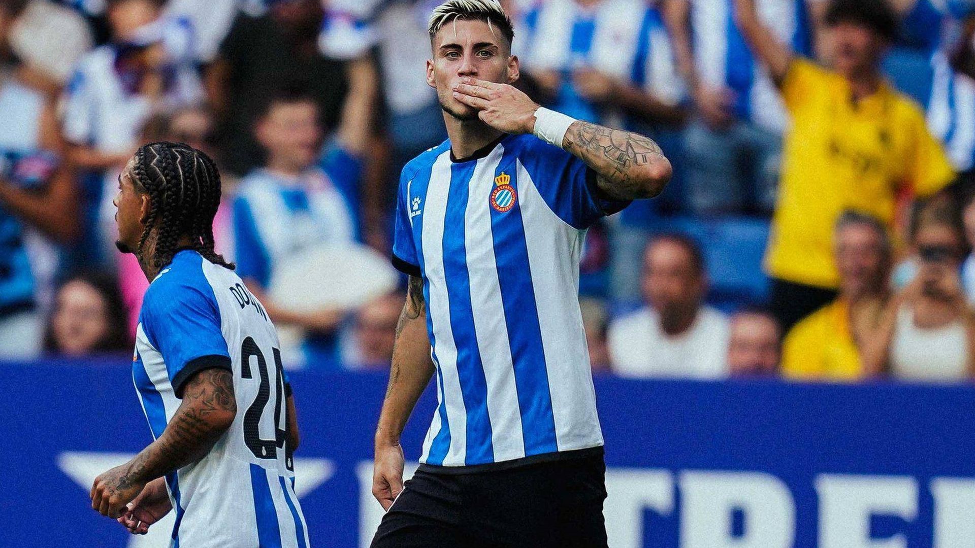 Roberto celebra uno de sus goles en el Espanyol-Levante Roberto celebra uno de sus goles en el Espanyol-Levante