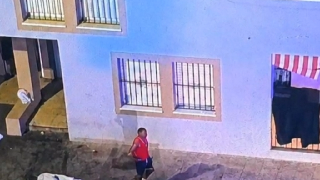 Asesinan a tres miembros de una misma familia en un tiroteo en Isla Cristina, Huelva: una mujer embarazada, su madre y su hijo menor
