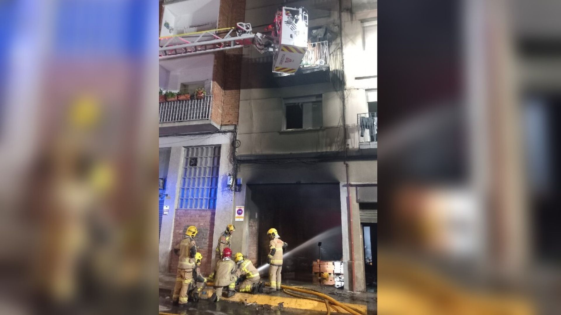 El fuego ha afectado al número 3 de la calle Vallès de Lleida El fuego ha afectado al número 3 de la calle Vallès de Lleida