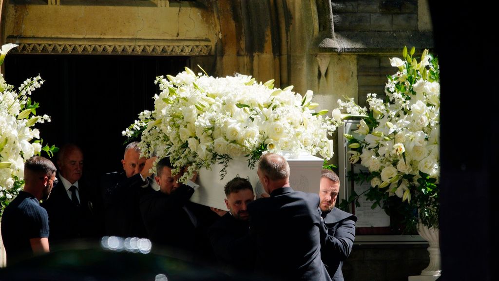 El último adiós a Bonnie Tyler: el funeral privado de su familia y el emotivo homenaje público ante cientos de fans en Gales