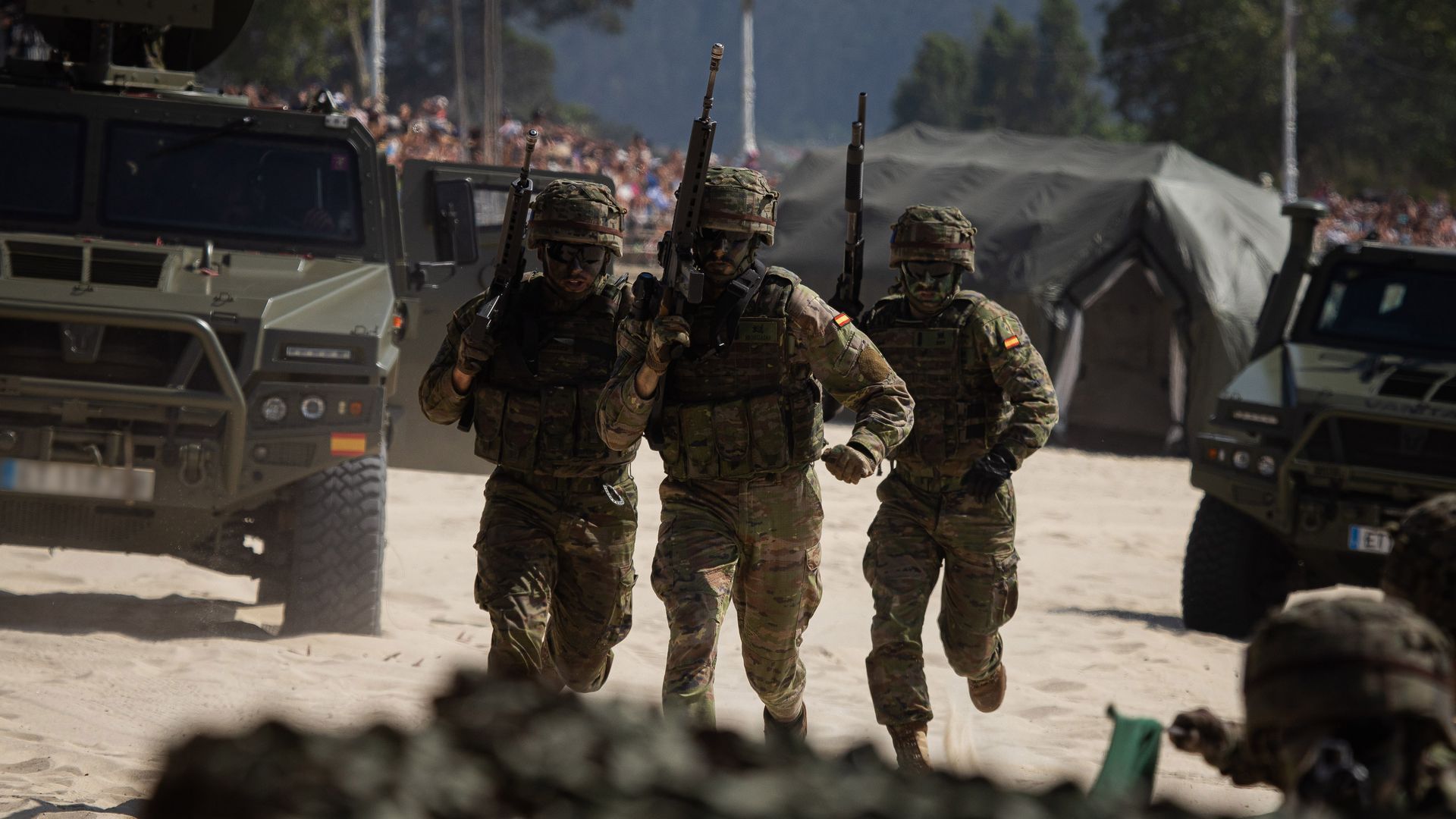 Exhibición dinámica durante el Día de las Fuerzas Armadas en Vigo Exhibición dinámica durante el Día de las Fuerzas Armadas en Vigo