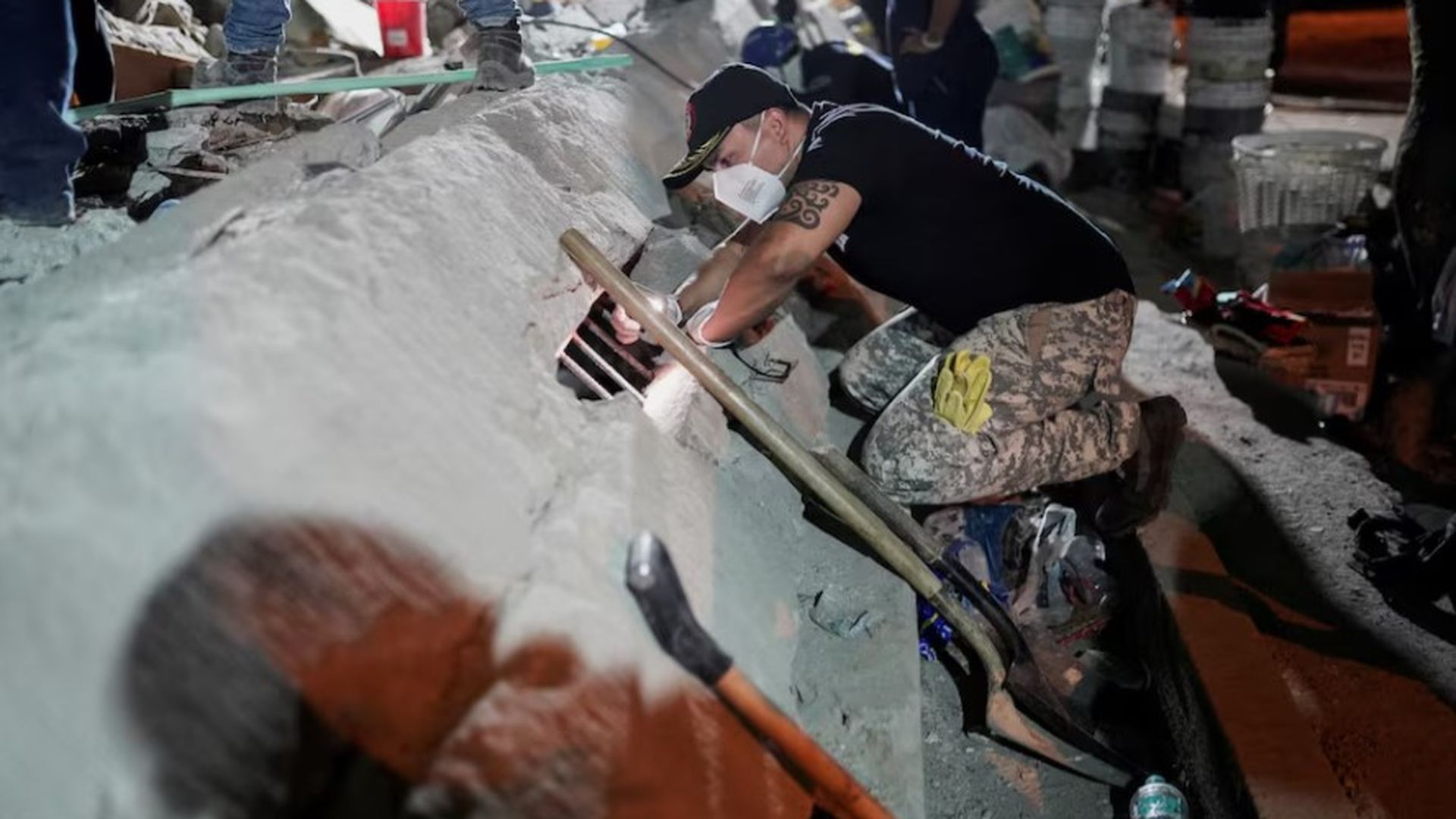 Hallan muerta a la madre del bebé rescatado entre los escombros en Colombia. Hallan muerta a la madre del bebé rescatado entre los escombros en Colombia.