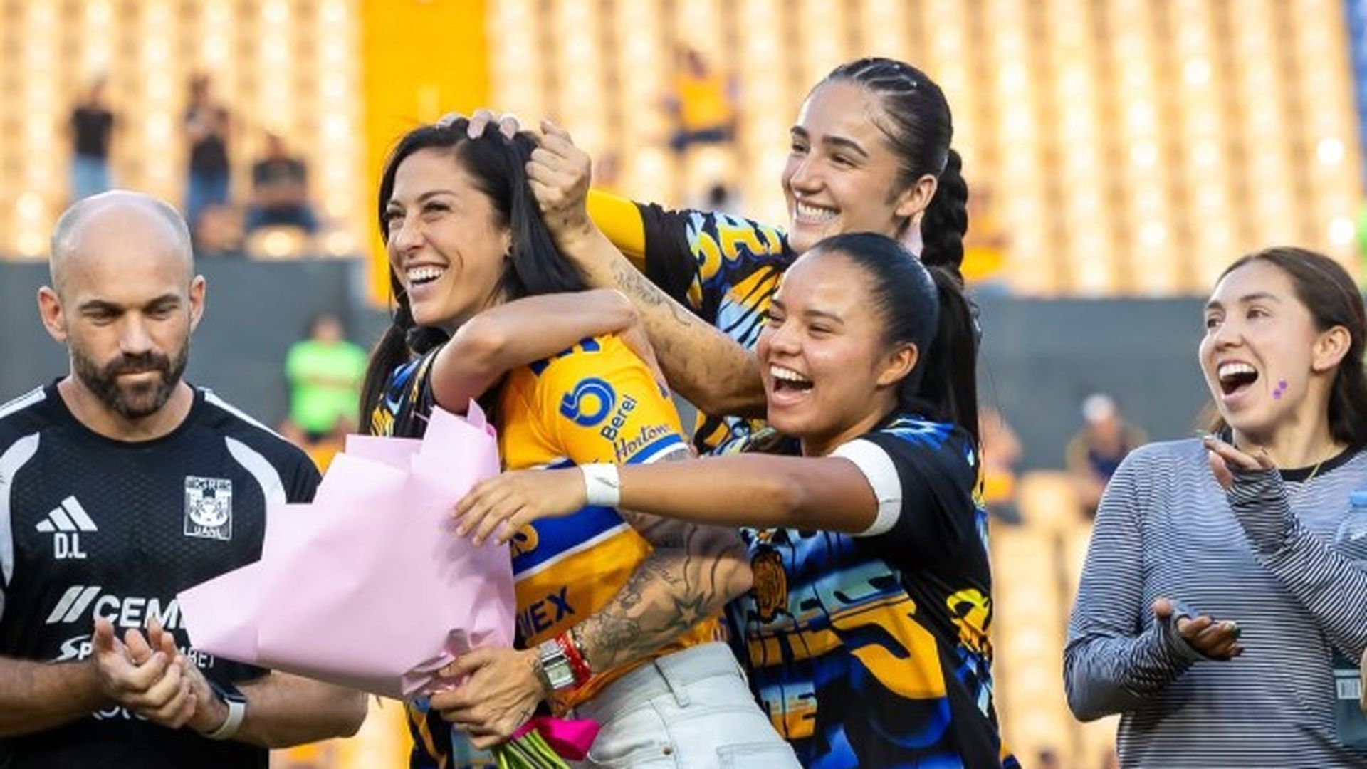 Jennifer Hermoso en su despedida de Tigres