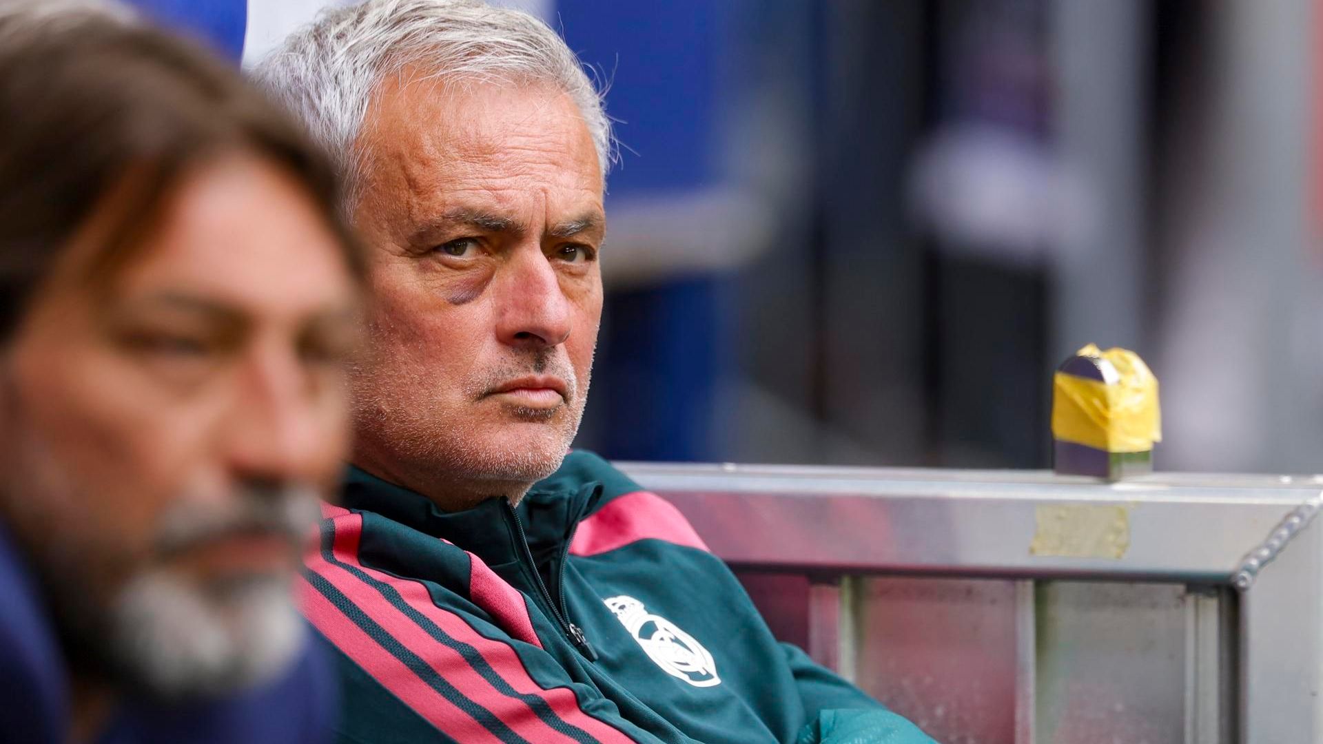 José Mourinho, protagonista también en el Schalke 04 – Real Madrid tras aparecer con un ojo morado José Mourinho, protagonista también en el Schalke 04 – Real Madrid tras aparecer con un ojo morado