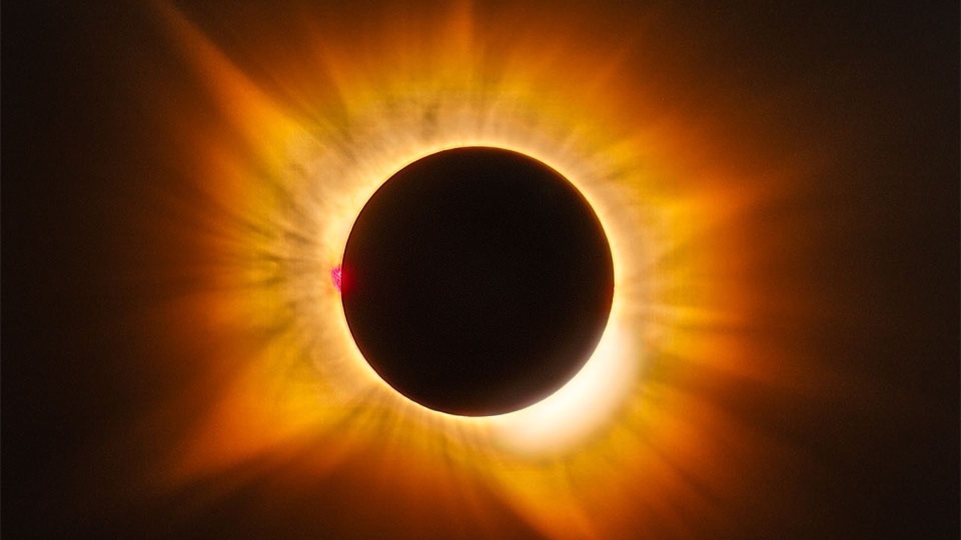 La NASA revela un increíble detalle del eclipse solar total en España: el fenómeno provocado por los incendios