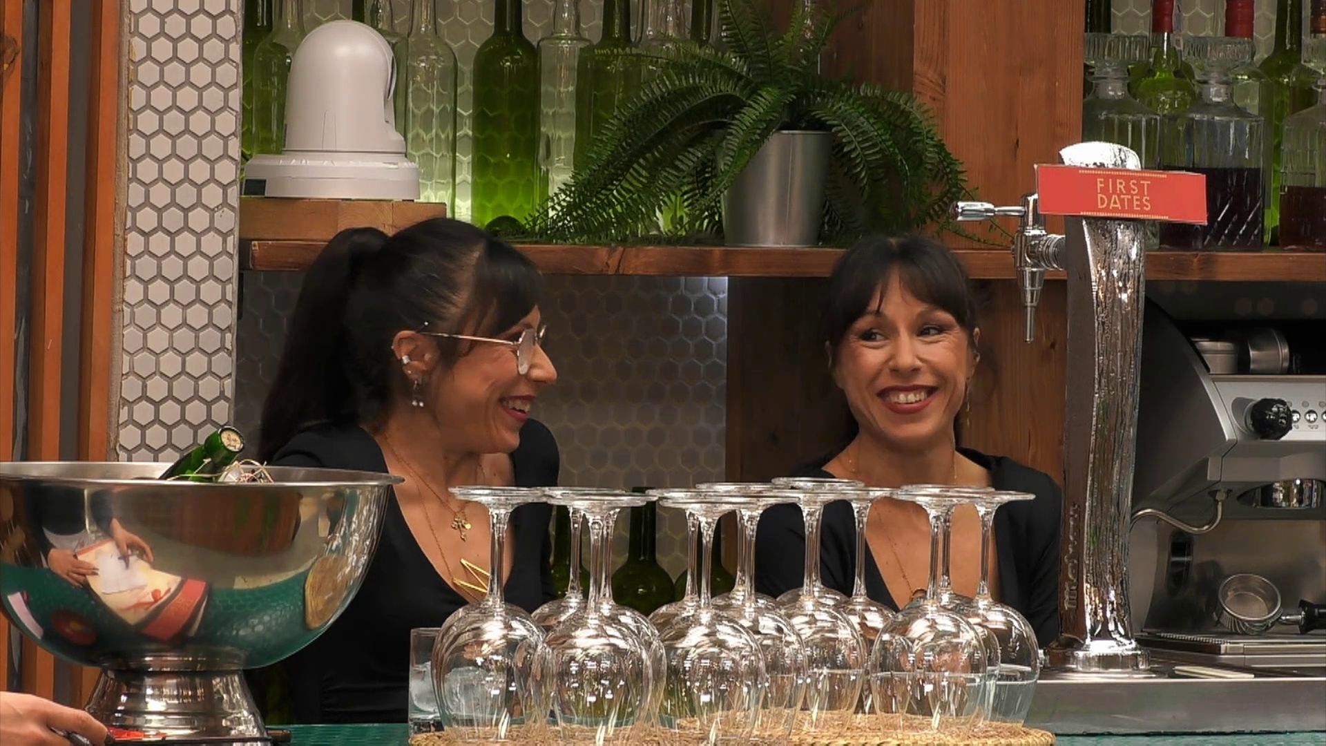 Un soltero extremeño, cautivado por las gemelas de ‘First Dates’