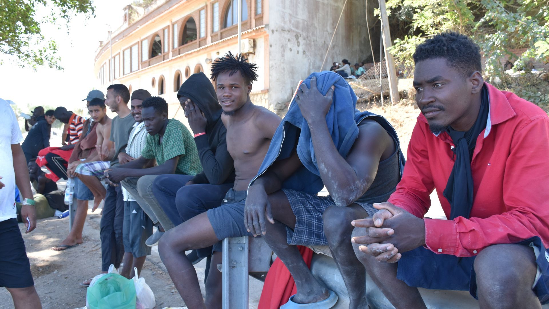 Al menos 19 detenidos por regularizar a migrantes con parejas falsas y obtienen más de 30 millones de euros Al menos 19 detenidos por regularizar a migrantes con parejas falsas y obtienen más de 30 millones de euros