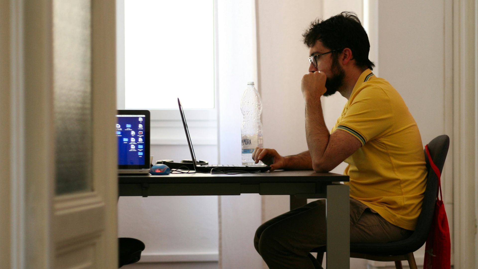 Antes de emitir una factura existe una obligación que sí resulta indiscutible: comunicar el inicio de la actividad a Hacienda. Antes de emitir una factura existe una obligación que sí resulta indiscutible: comunicar el inicio de la actividad a Hacienda.