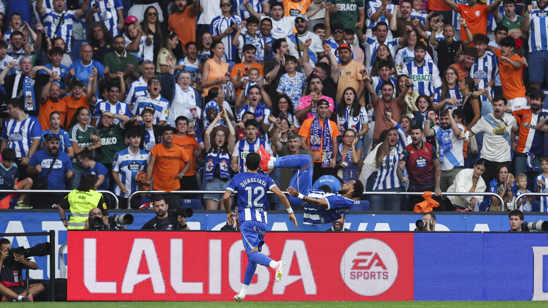 Aubameyang celebra su primer gol ante la afición del Deportivo Aubameyang celebra su primer gol ante la afición del Deportivo