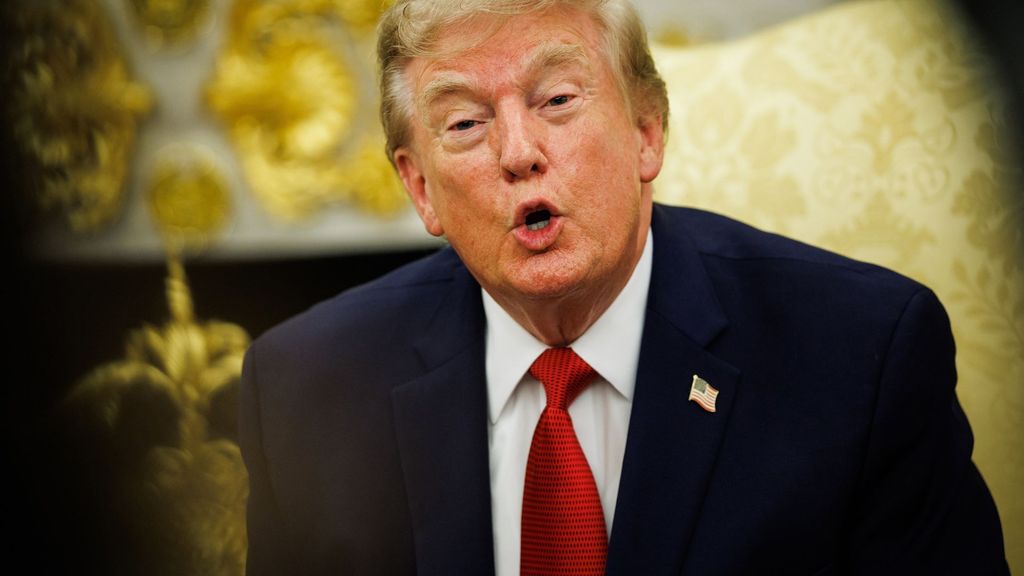 Donald Trump ataca a una periodista que le hizo una pregunta incómoda:  "Alborotadora, falsa periodista, irrespetuosa"
