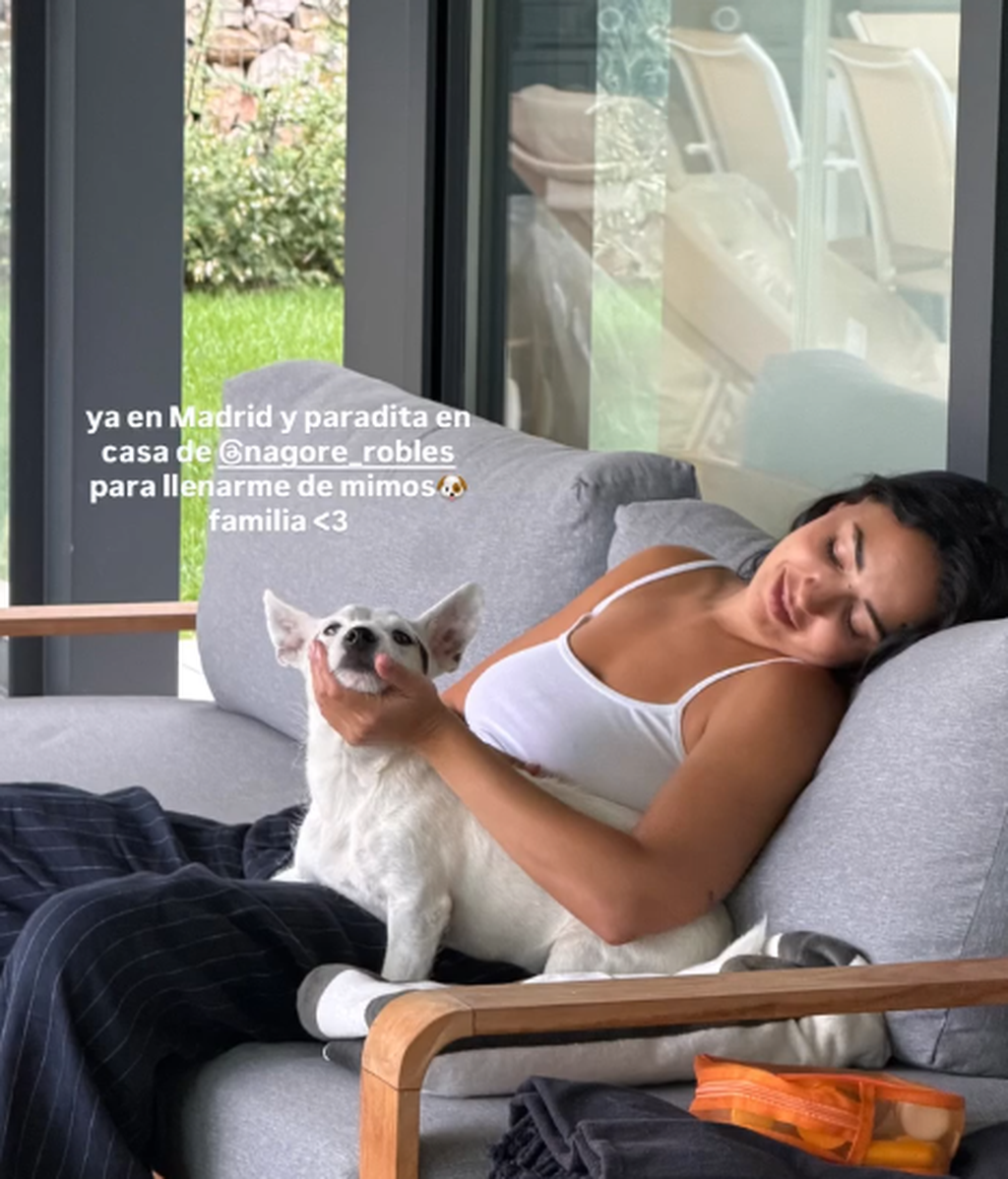 Carla Flila con Nash, su mascota en común con Nagore Robles