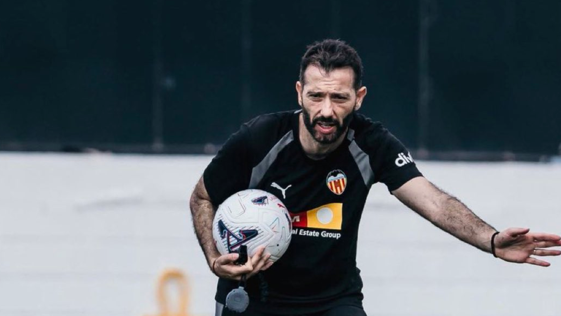 Carlos Corberán entrenando en Paterna