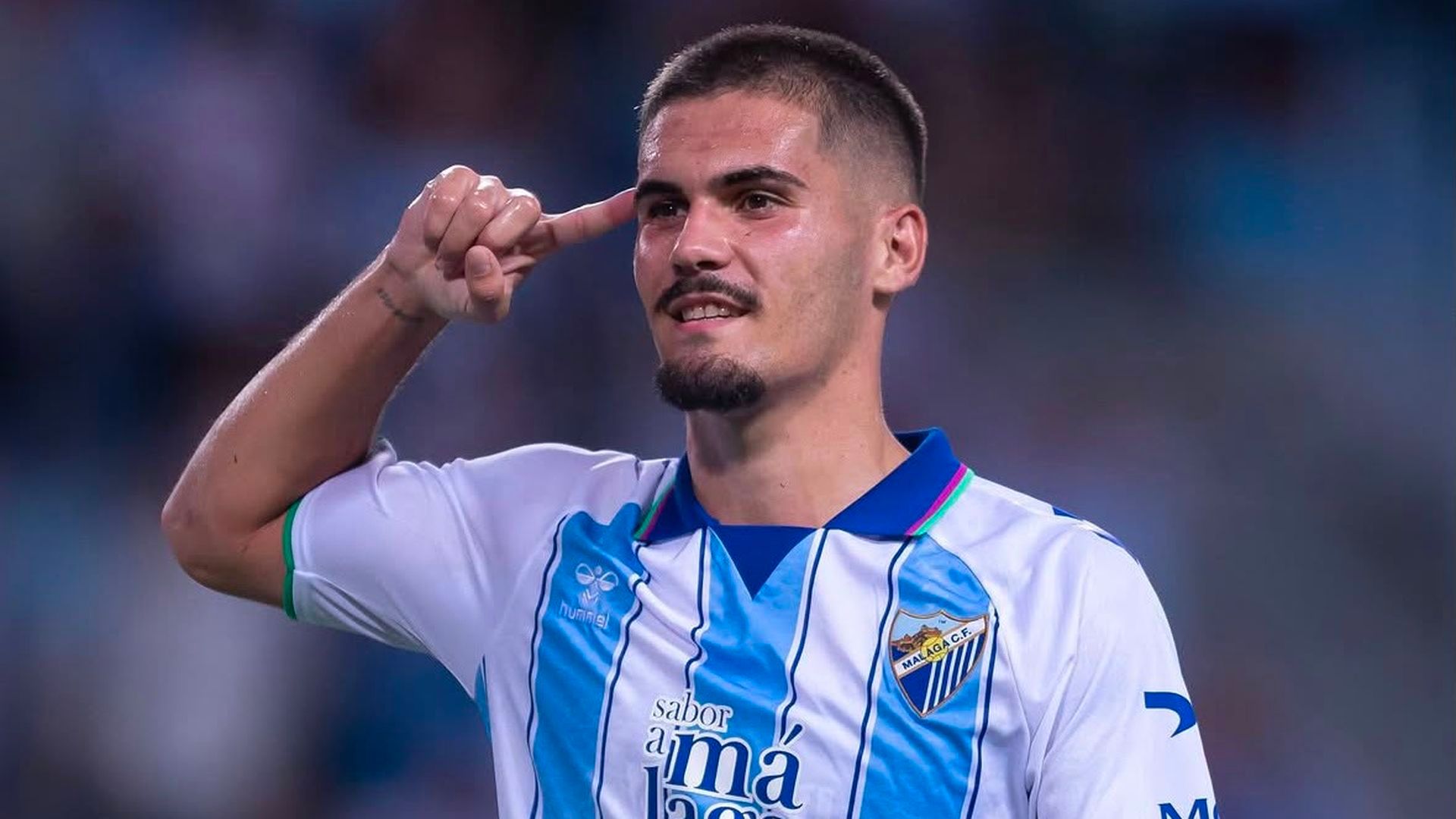 Chupe celebra su tanto en el Trofeo Costa del Sol