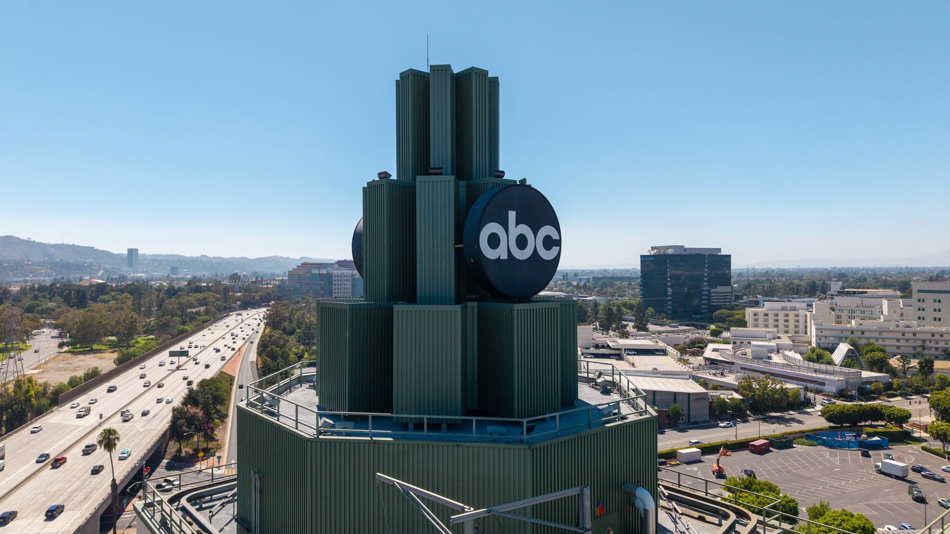 Disney demanda a la Administración Trump por solicitar la renovación anticipada de las licencias de la ABC Disney demanda a la Administración Trump por solicitar la renovación anticipada de las licencias de la ABC