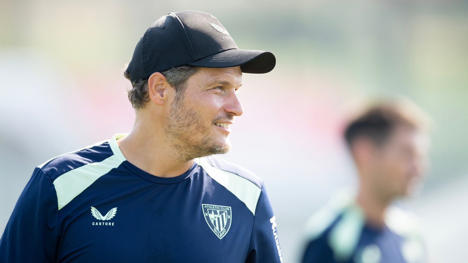 Edin Terzic dirige un entrenamiento Edin Terzic dirige un entrenamiento