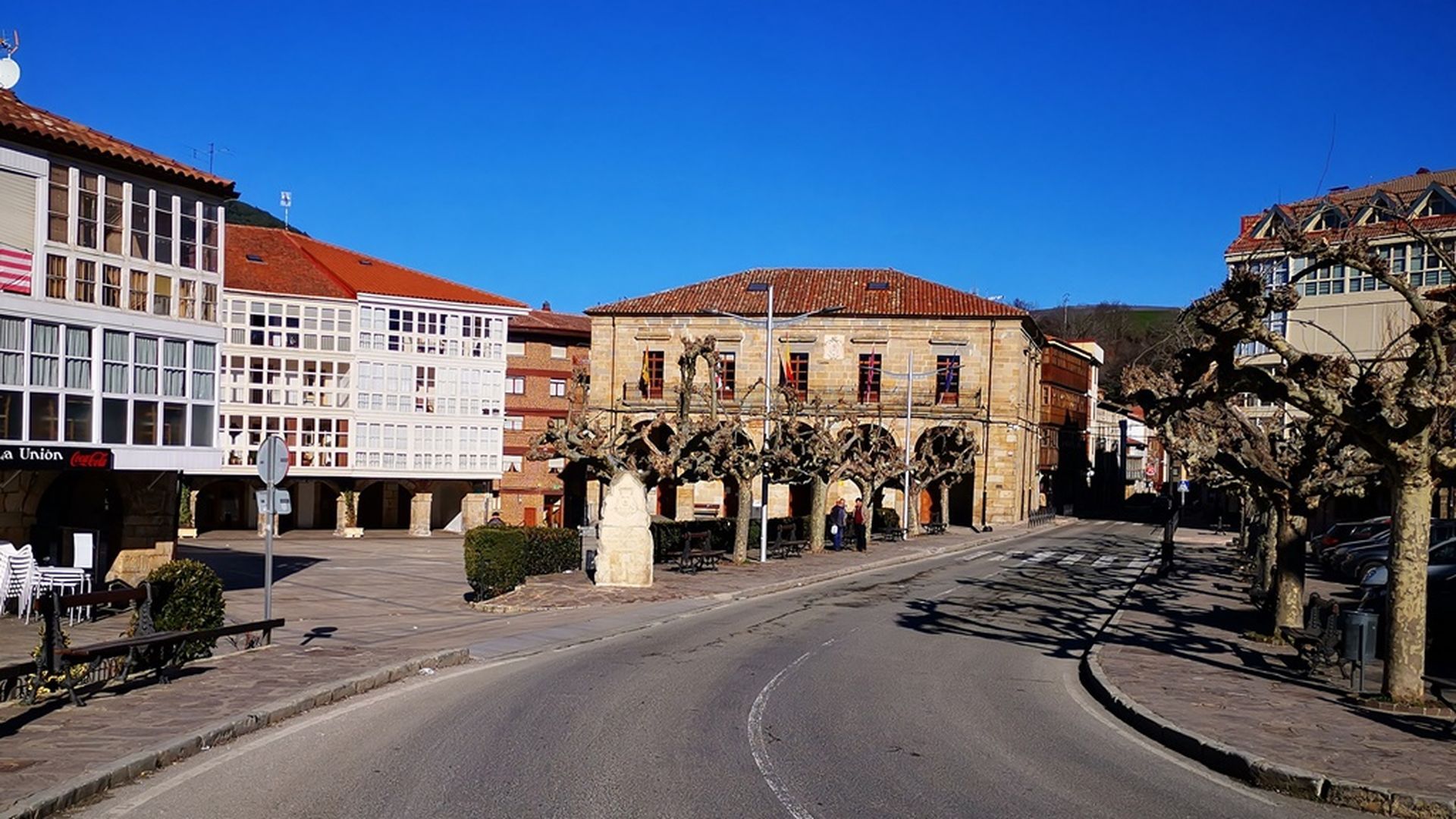 El accidente tuvo lugar alrededor de las 22:30 horas en una céntrica plaza de Espinosa de los Monteros (Burgos) El accidente tuvo lugar alrededor de las 22:30 horas en una céntrica plaza de Espinosa de los Monteros (Burgos)