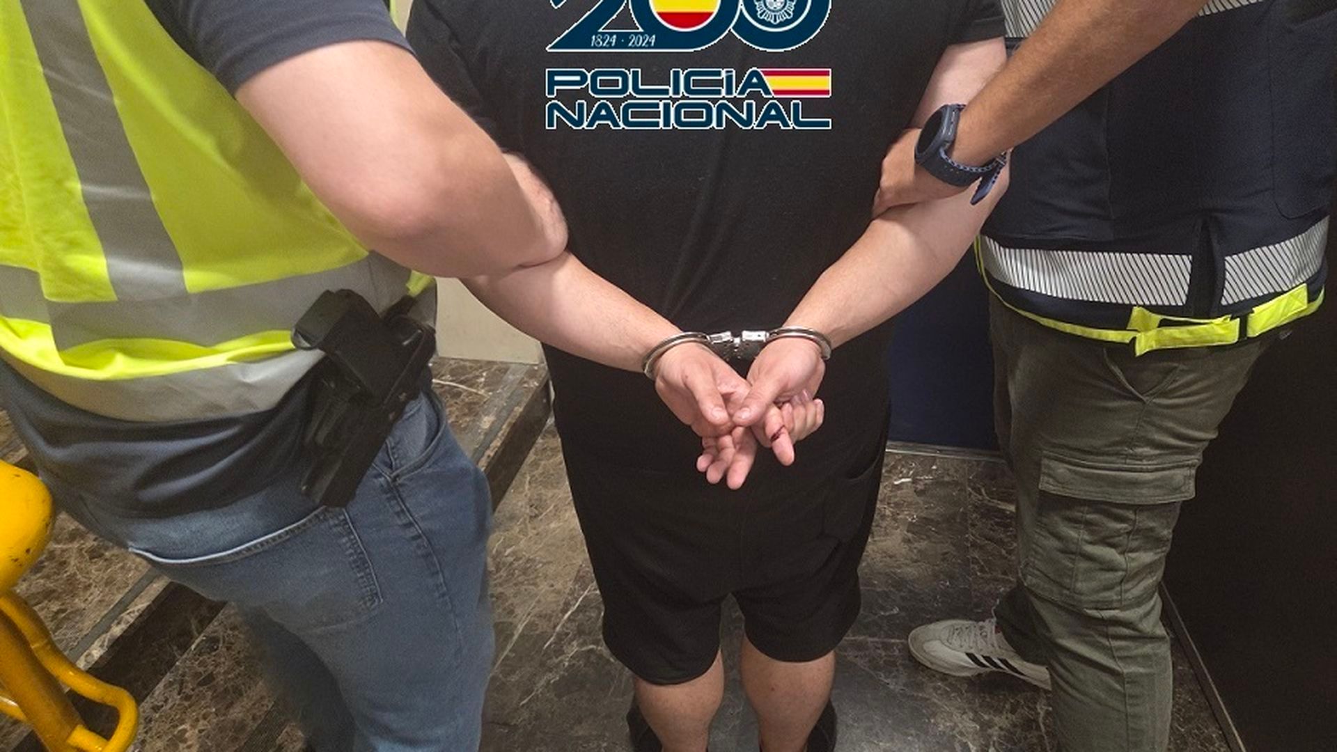 El feriante habría apuñalado al joven por un motivo sentimental: llamó a la madre de la víctima para avisar de que "le iba a matar" El feriante habría apuñalado al joven por un motivo sentimental: llamó a la madre de la víctima para avisar de que "le iba a matar"