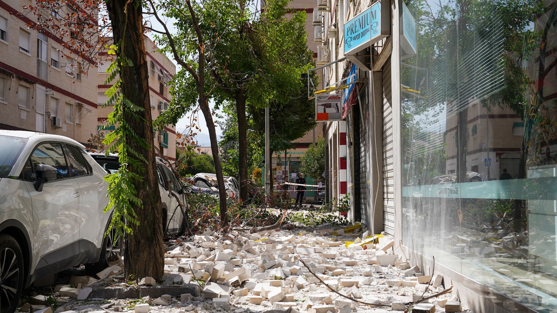El nuevo seísmo ha ocasionado destrozos en viviendas de Granada este martes El nuevo seísmo ha ocasionado destrozos en viviendas de Granada este martes