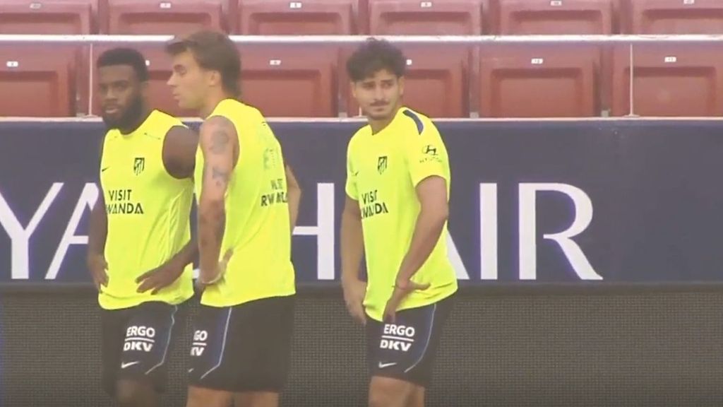 Julián Álvarez durante el último entrenamiento previo al Atlético de Madrid - Málaga