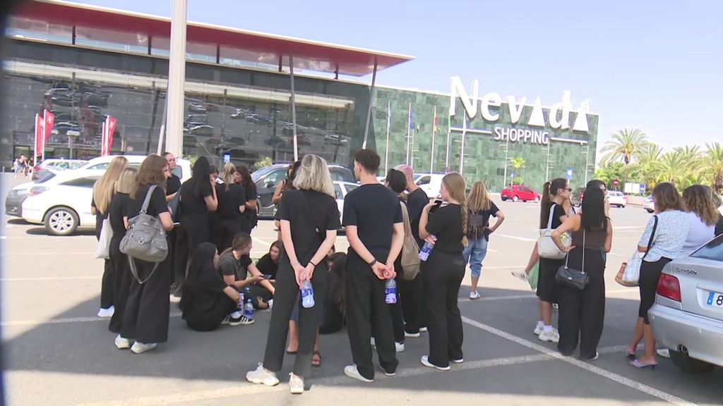 Los nuevos terremotos de Granada obligan a desalojar centros comerciales y echa a los vecinos a la calle