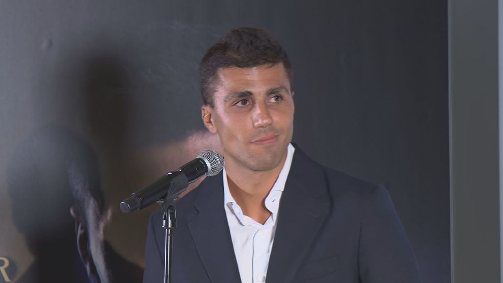 Rodrigo Hernández, presentado con el Barça
