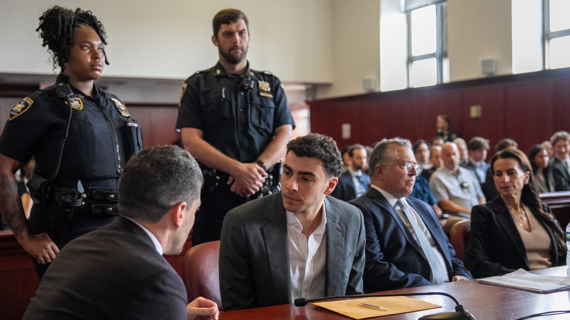 Se pospone el juicio en Nueva York contra Luigi Mangione tras su recurso por doble enjuiciamiento tras declararse culpable de asesinato Se pospone el juicio en Nueva York contra Luigi Mangione tras su recurso por doble enjuiciamiento tras declararse culpable de asesinato