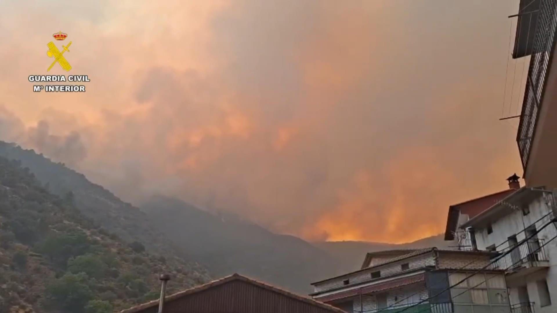 Avance de las llamas en el incendio forestal declarado este martes en el término municipal de Pinofranqueado, en la comarca de las Hurdes, Cáceres Avance de las llamas en el incendio forestal declarado este martes en el término municipal de Pinofranqueado, en la comarca de las Hurdes, Cáceres