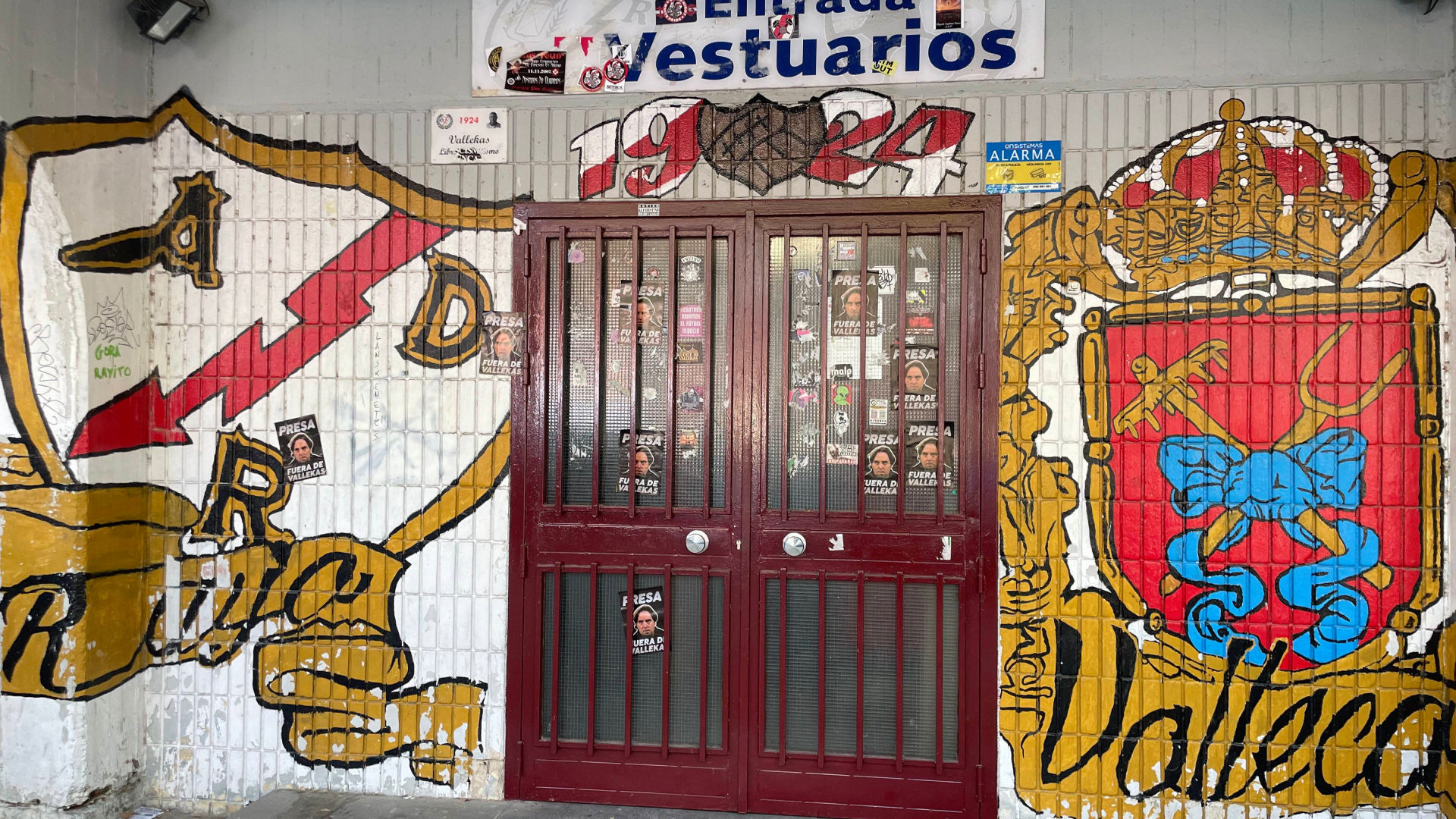 Entrada a vestuarios del Estadio de Vallecas