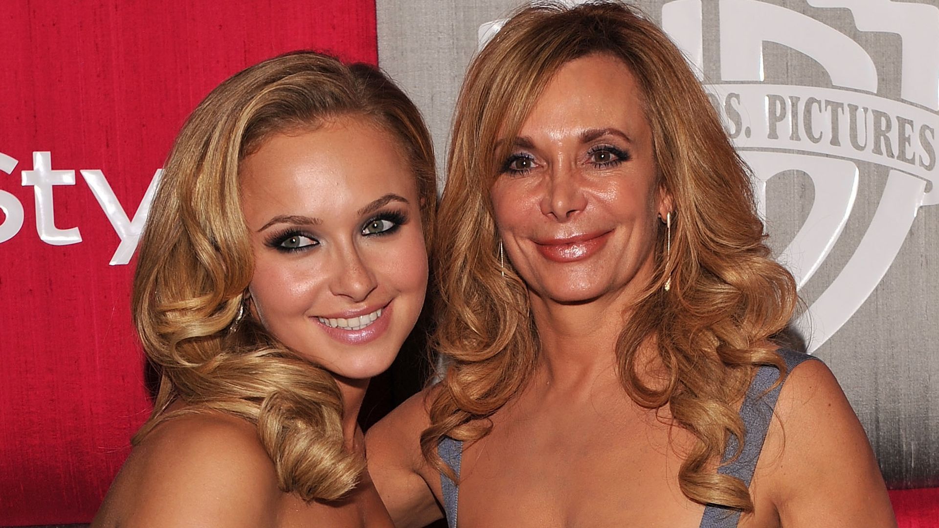 Hayden Panettiere y su madre, Lesley Vogel Hayden Panettiere y su madre, Lesley Vogel