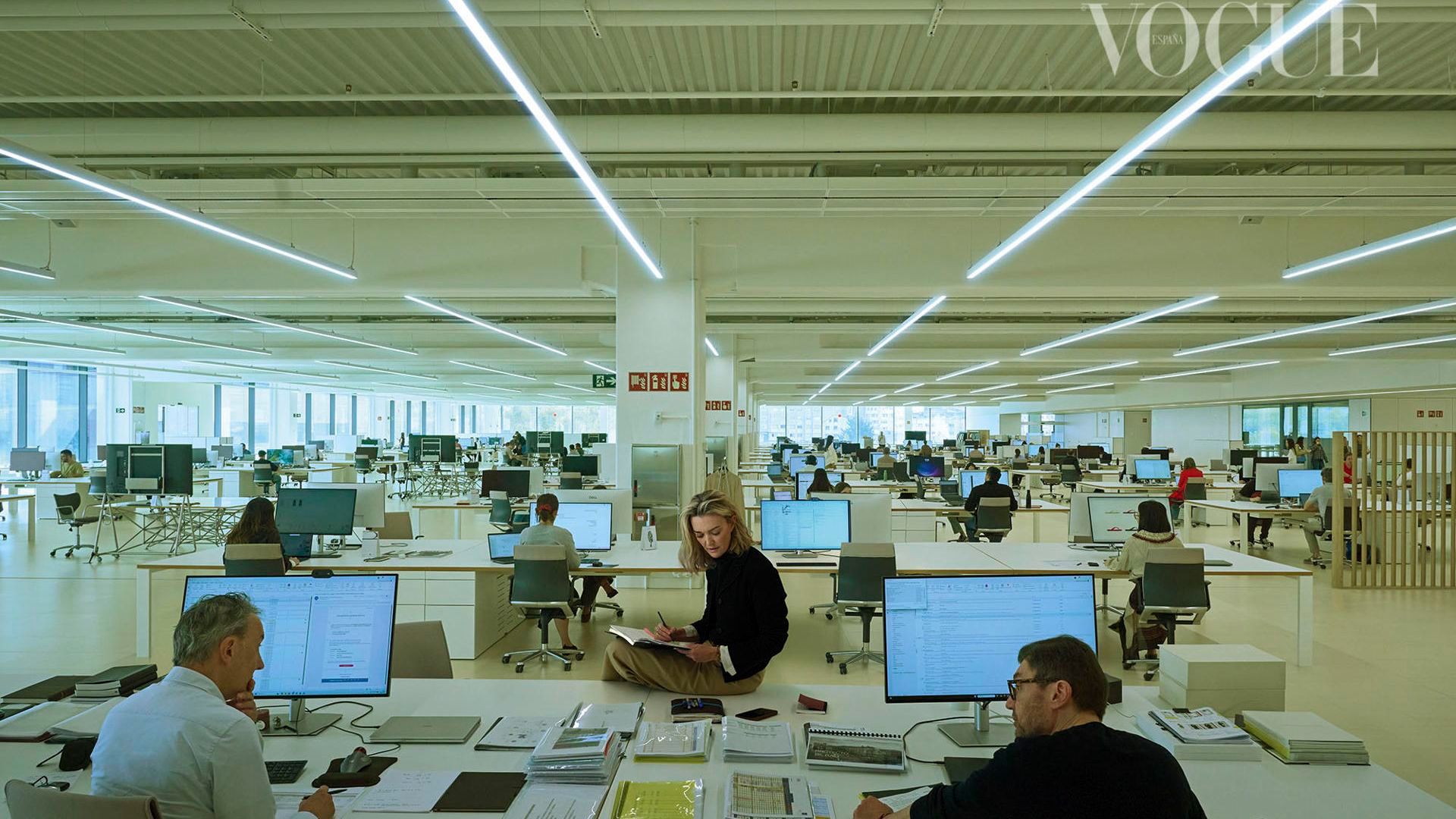 La presidenta del grupo textil Inditex, Marta Ortega, aparece fotografiada por Annie Leibovitz en una entrevista concedida a la revista 'Vogue'