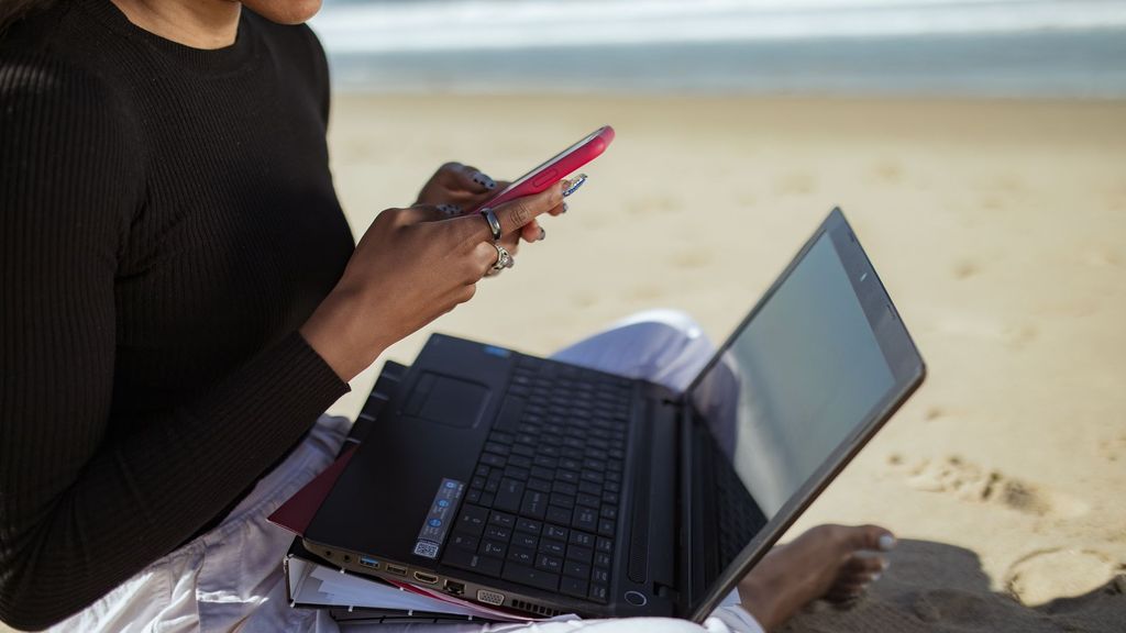 Los jóvenes españoles, entre los que más recurren a la Inteligencia Artificial para organizar sus vacaciones