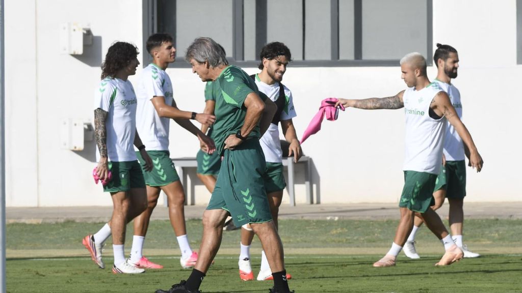 Manuel Pellegrini evalúa el momento de Bellerín y Abde
