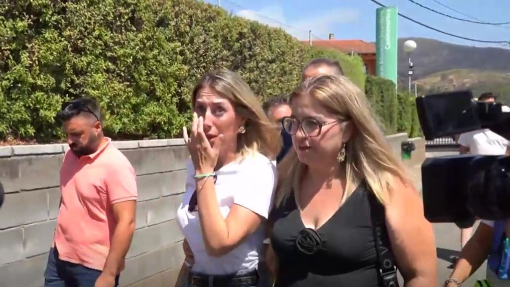 María Guardiola abandona afectada la zona del incendio de Cáceres tras ser increpada por los vecinos