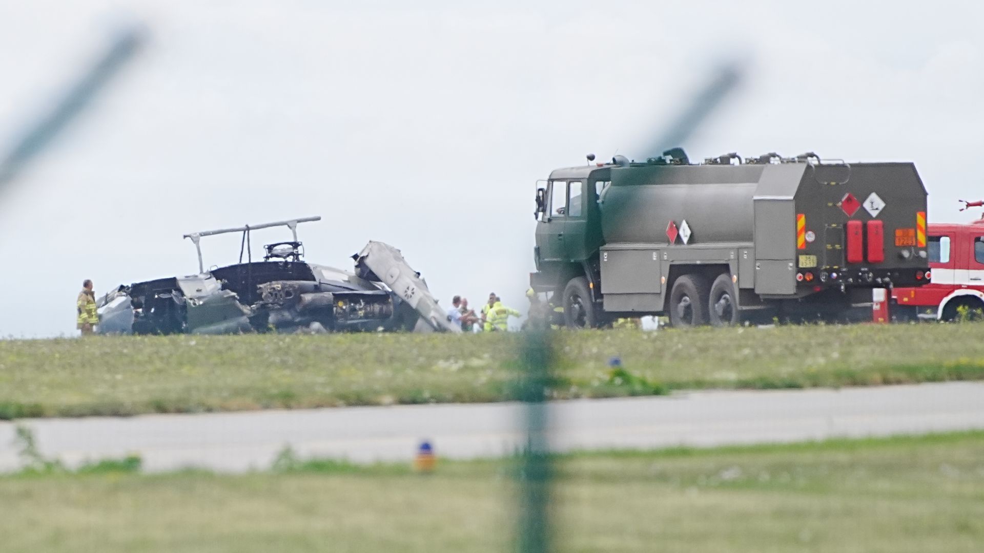Un helicóptero con siete personas dentro se estrella en Kenia: los seis turistas y el piloto han muerto en el impacto Un helicóptero con siete personas dentro se estrella en Kenia: los seis turistas y el piloto han muerto en el impacto