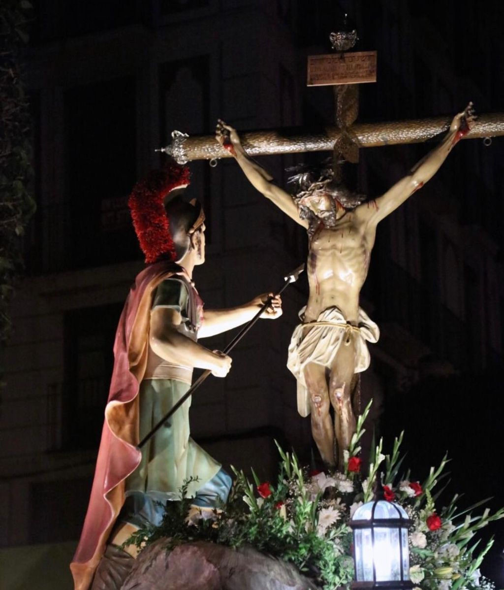 El paso de La Lanzada con el Santo Cristo de la Cruz