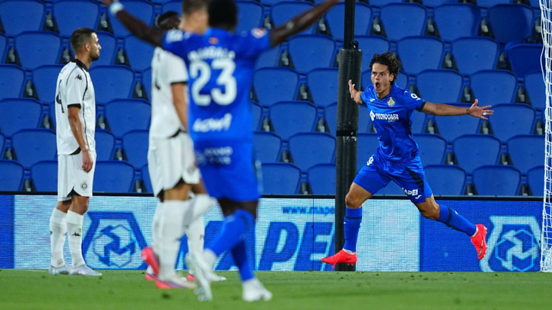 Enes Ünal, celebrando el 1-0 en el Coliseum
