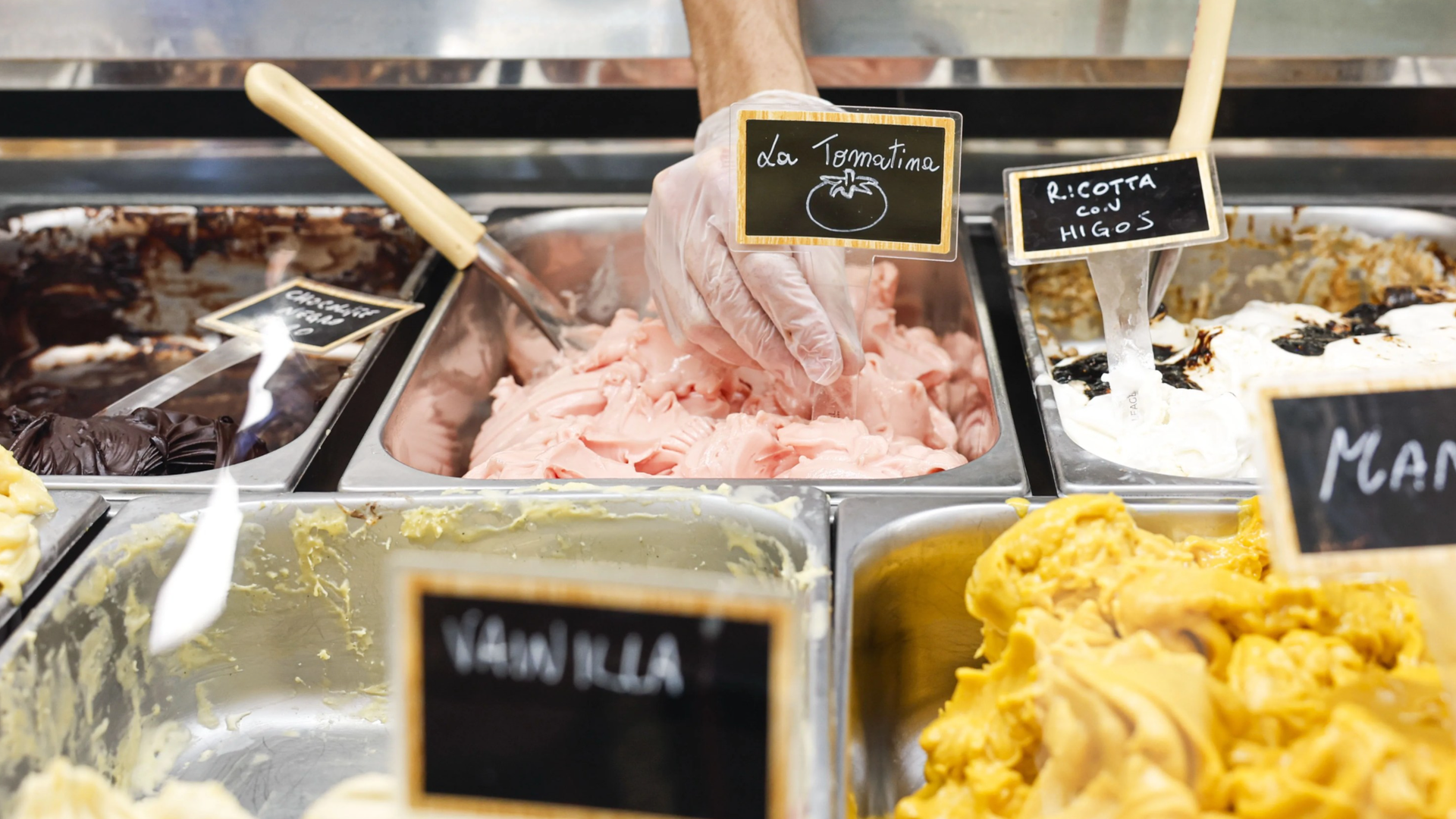 Heladería "Al bacio" con su helado de tomate Heladería "Al bacio" con su helado de tomate