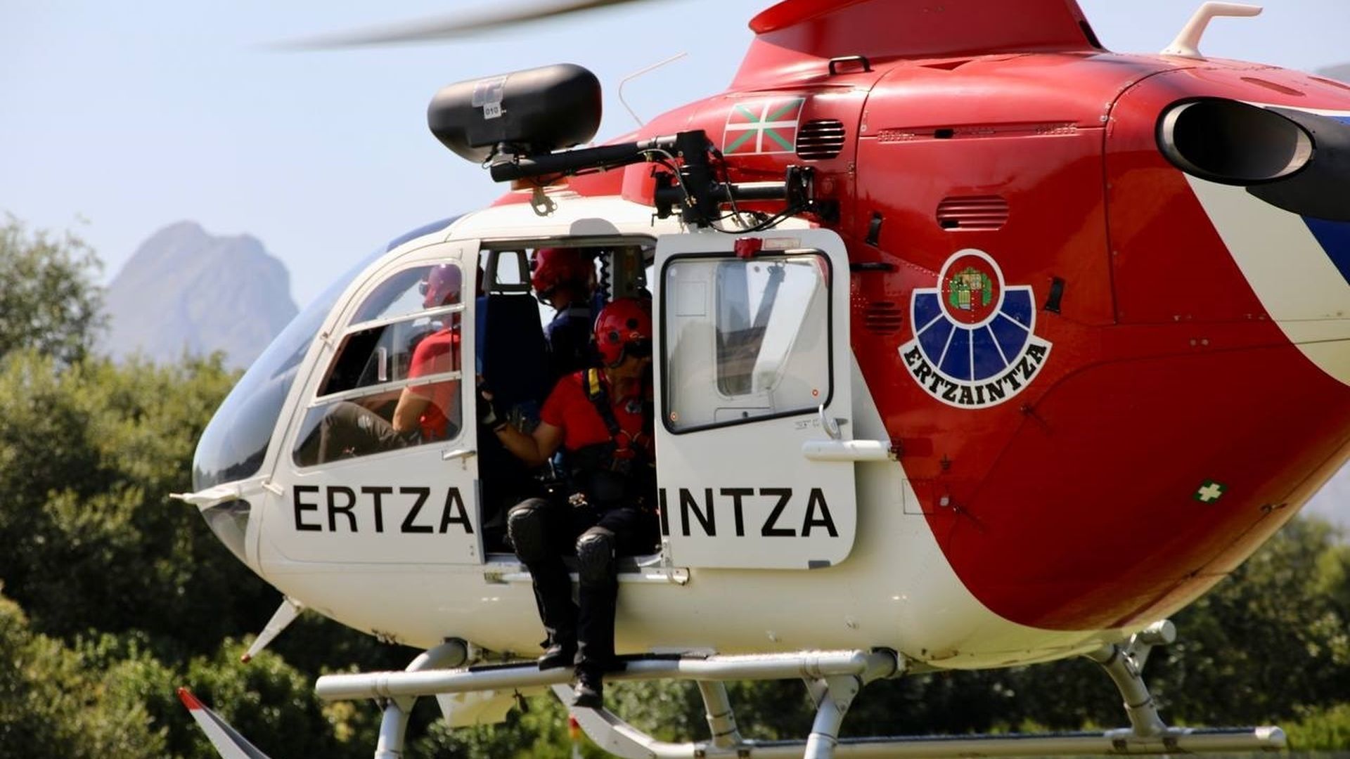 Helicóptero de rescate de la Ertzaintza Helicóptero de rescate de la Ertzaintza