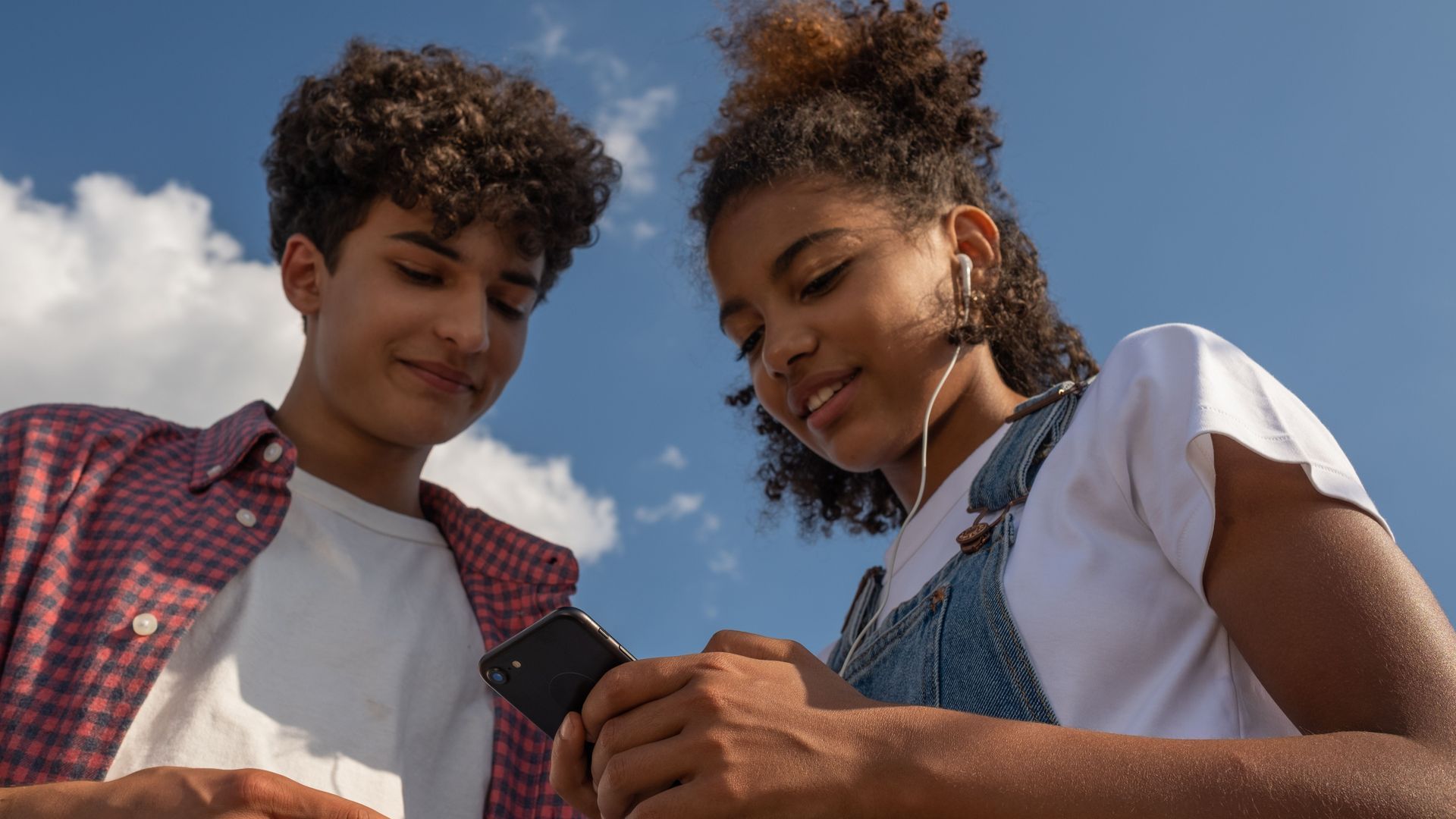 Los adolescentes acuñan en las redes sus propias modificaciones del lenguaje Los adolescentes acuñan en las redes sus propias modificaciones del lenguaje